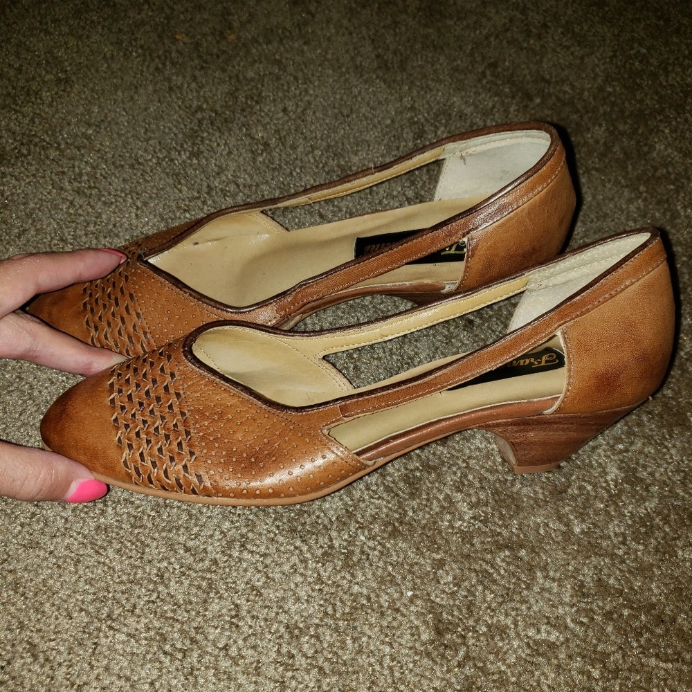 Kitten heel shoes